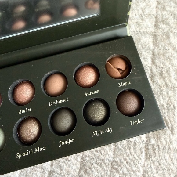 Laura Geller Earthy Essentials Baked Eyeshadow Palette - Picture 7 of 9